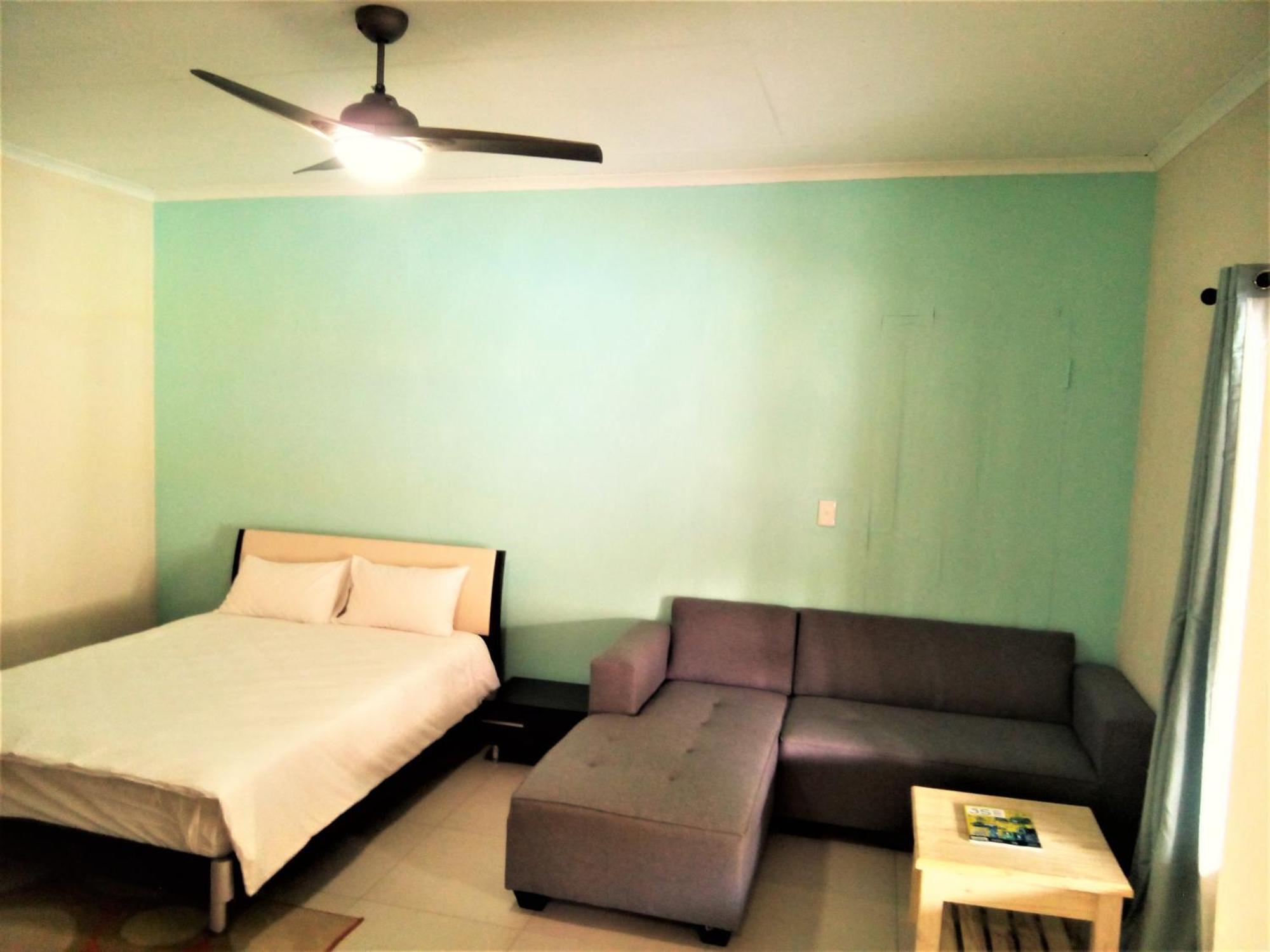 Afrikawisa At O.R. Tambo International Airport Bed & Breakfast Kempton Park Room photo